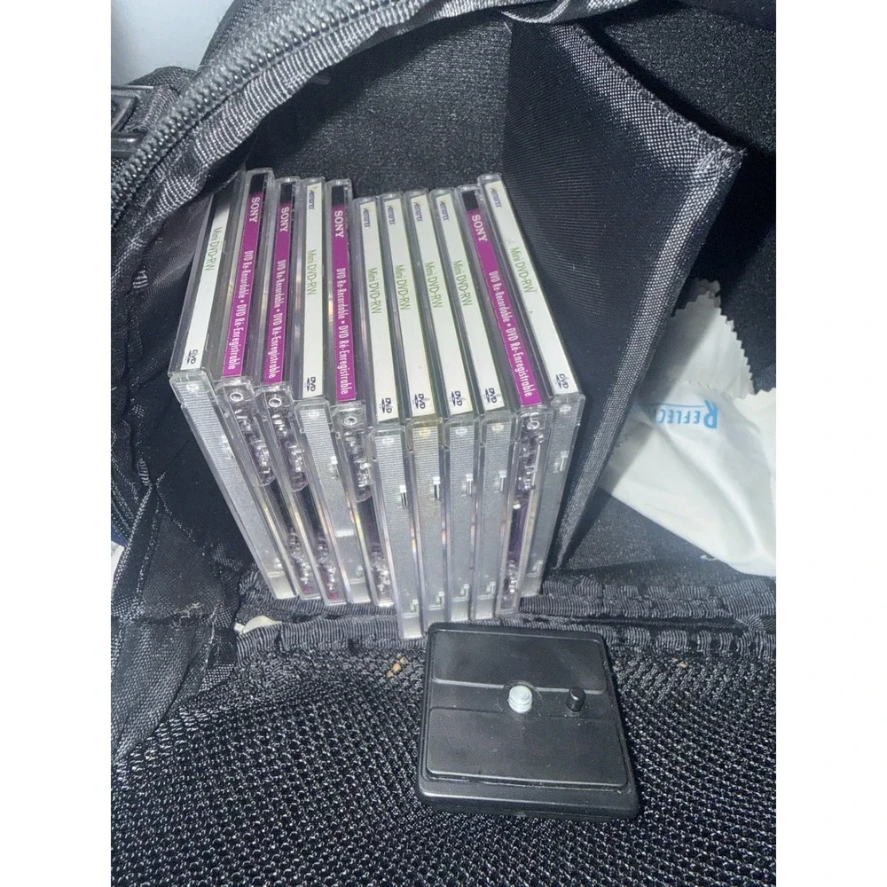 HandyCam Sony DCR-DVD 101 Digital Video Camera Recorder Lot‎ Needs Battery